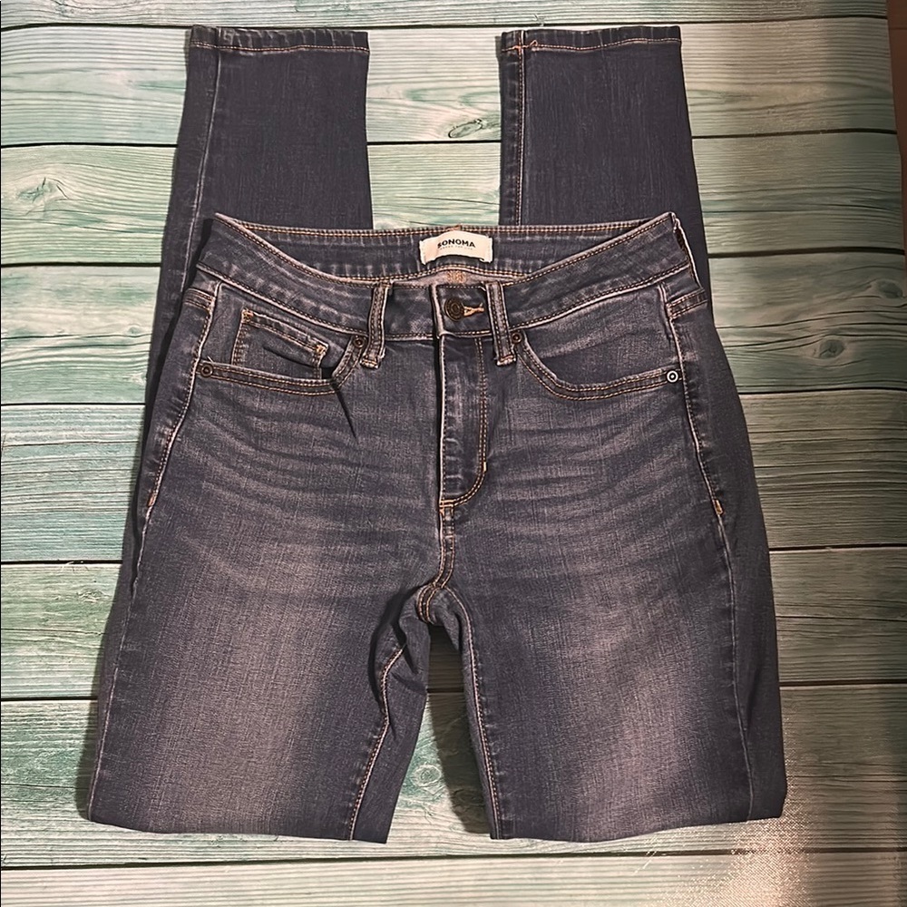 Stylish Women's Blue Skinny Jeans size 4 Long EUC
